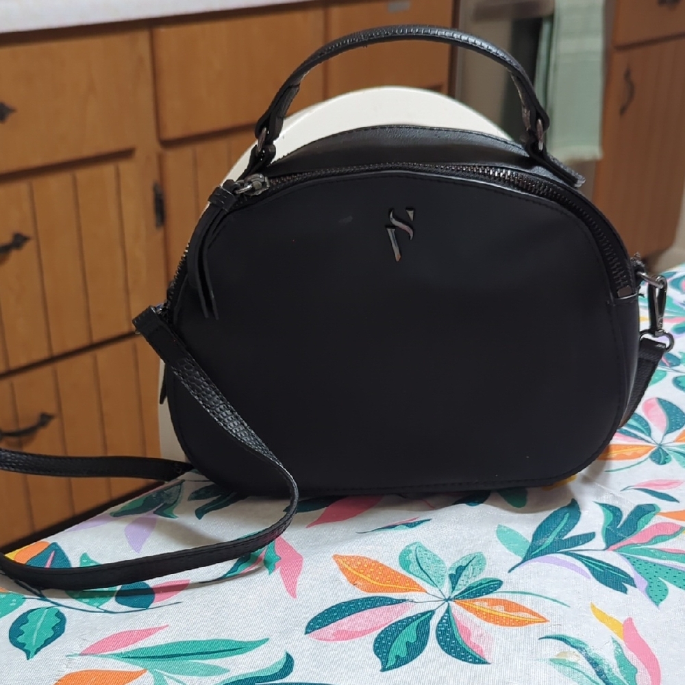 Simply Vera Vera Wang Black Crossbody Bag